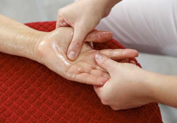 Handmassage - unsere Massage- und Wellnessangebote in der Waldsee-Therme